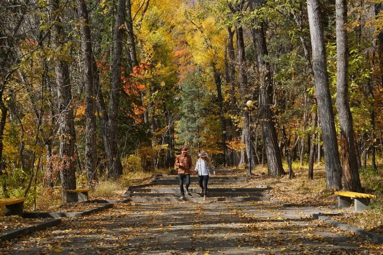 A pair having fun in Tobyhana State Park